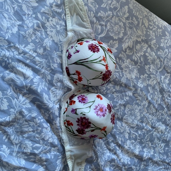 38DD strapless bra - Picture 2 of 4